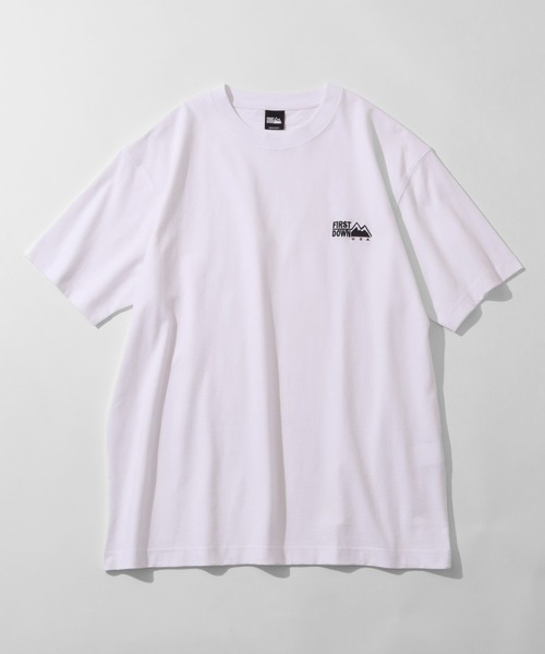 FIRST DOWN(ファーストダウン)の「【FIRST DOWN/ファーストダウン】LOGO S/S TEE/ ワンポイントロゴ 半袖Tシャツ(Tシャツ/カットソー・メンズ・ホワイト/ブラック/ヘザーグレー・M/L/XL)」の2枚目の写真