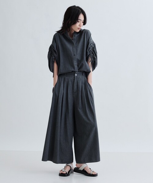 GALLEST（ギャレスト）の「【セットアップ可能】シャーリングスリーブダンガリーシャツ（シャツ/ブラウス・レディース・チャコールグレー/ネイビー・38）」の3枚目の写真