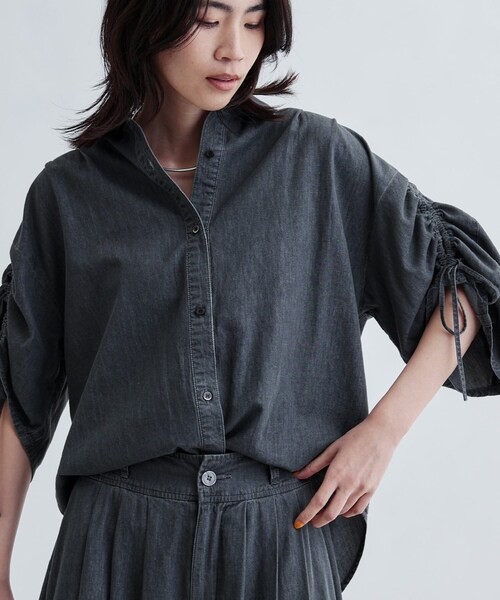 GALLEST（ギャレスト）の「【セットアップ可能】シャーリングスリーブダンガリーシャツ（シャツ/ブラウス・レディース・チャコールグレー/ネイビー・38）」の5枚目の写真