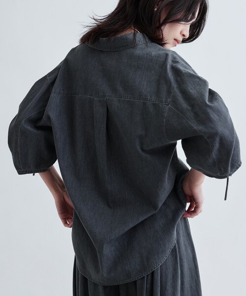 GALLEST（ギャレスト）の「【セットアップ可能】シャーリングスリーブダンガリーシャツ（シャツ/ブラウス・レディース・チャコールグレー/ネイビー・38）」の7枚目の写真