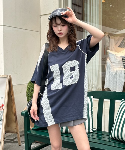 RAY CASSIN(レイカズン)の「レースナンバリングルーズTシャツ(Tシャツ/カットソー・レディース・レッド/ホワイト/ネイビー・FREE)」の1枚目の写真