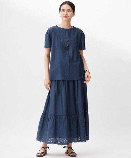自由区(ジユウク)の「エンブロイダリーローン Tブラウス(シャツ/ブラウス・レディース・ブラック系/オレンジ系/ダルブルー系/アイボリー系・38/40)」の5枚目の写真
