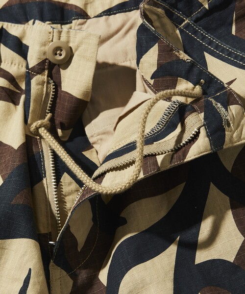 HINSON(ヒンソン)の「HINSON/ヒンソン 6POCKET SHORT PANTS/6ポケットカモ柄カーゴショートパンツ/ミリタリーパンツ(その他パンツ・メンズ・ベージュ/ブラック/チャコールグレー・SMALL/MEDIUM/LARGE)」の8枚目の写真