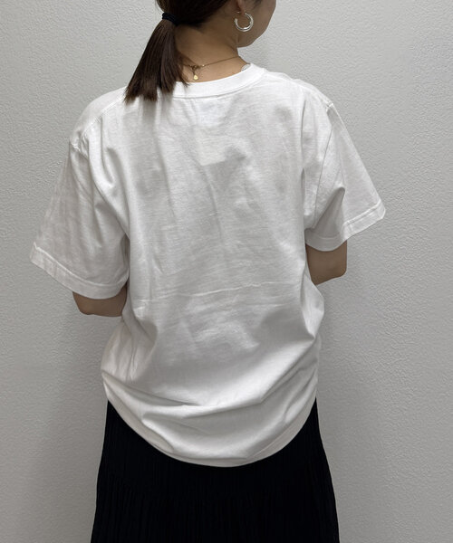 LOUNGEDRESS（ラウンジドレス）の「フォトT（Tシャツ/カットソー・レディース・オフホワイト/チャコールグレー・FREE）」の10枚目の写真