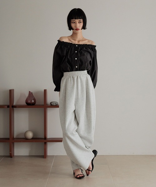 LOWRYS FARM(ローリーズファーム)の「シャーリングオフショルブラウス 326784(シャツ/ブラウス・レディース・アイボリー/ブラック/イエロー/ブルー・FREE)」の12枚目の写真