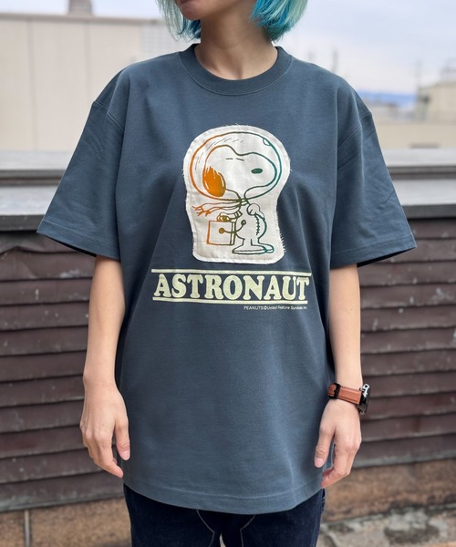 SNOOPY×OLD BETTY'S（スヌーピーカケルオールドベティーズ）の「スヌーピー【SNOOPY】organic cotton T-shirts(ASTRONAUT)（Tシャツ/カットソー・レディース・ダークネイビー/ブラック/オフホワイト・M/L/XL）」の3枚目の写真