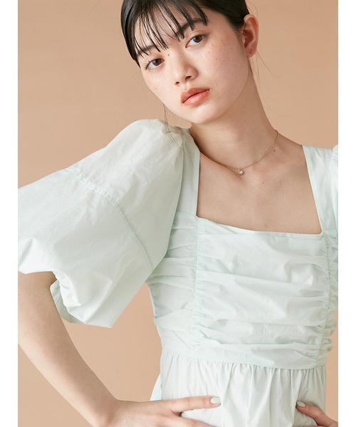 LILY BROWN パフスリーブバルーンミニワンピース LILY BROWN（リリーブラウン）の「パフスリーブバルーンミニワンピース