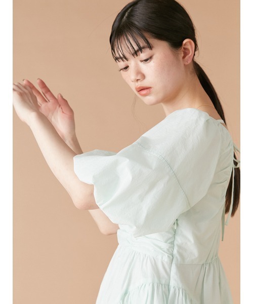 LILY BROWN（リリーブラウン）の「パフスリーブバルーンミニワンピース