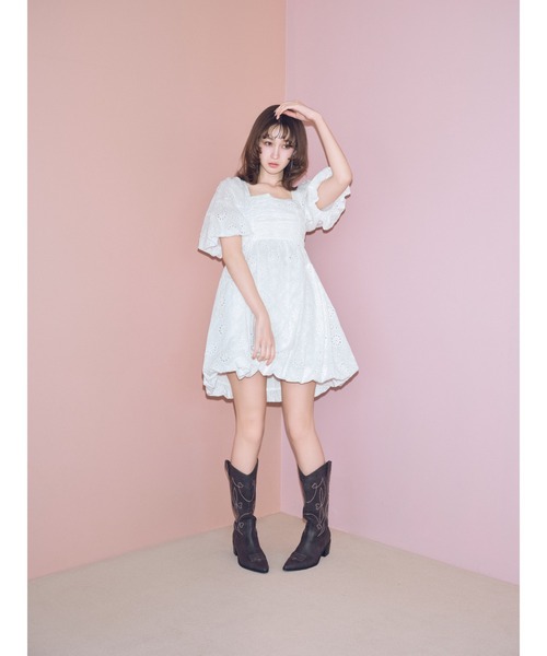 LILY BROWN（リリーブラウン）の「パフスリーブバルーンミニワンピース