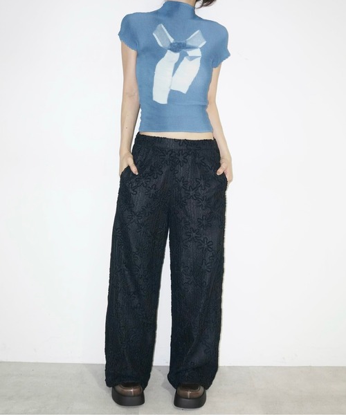 musubore(ムスボレ)の「flocky print waide pants / フロッキーフラワーパンツ(その他パンツ・レディース・ブラック・0/1)」の19枚目の写真