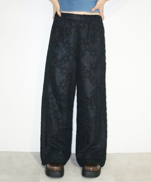 musubore(ムスボレ)の「flocky print waide pants / フロッキーフラワーパンツ(その他パンツ・レディース・ブラック・0/1)」の21枚目の写真