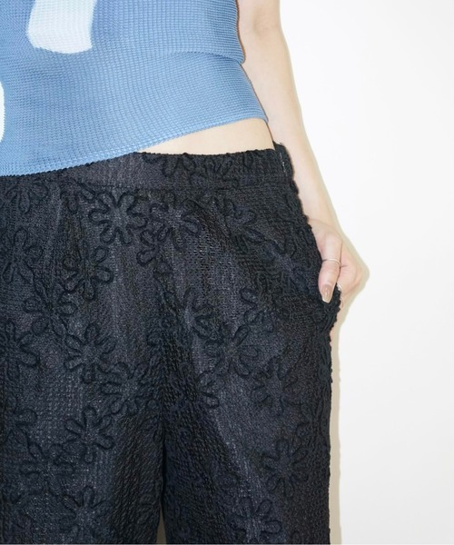 musubore(ムスボレ)の「flocky print waide pants / フロッキーフラワーパンツ(その他パンツ・レディース・ブラック・0/1)」の22枚目の写真