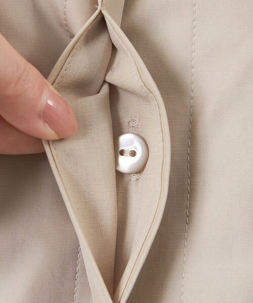 amaca（アマカ）の「バンドカラーシャツワンピース（ワンピース・レディース・ベージュ/ダークネイビー・38）」の11枚目の写真