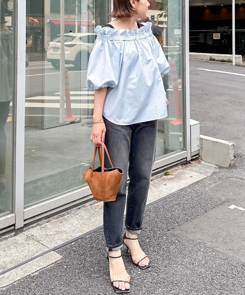 NOLLEY’S Sophi（ノーリーズソフィ）の「タフタオフショル2WAYブラウス（シャツ/ブラウス・レディース・ブラック/サックスブルー/グレイッシュベージュ・38）」の10枚目の写真