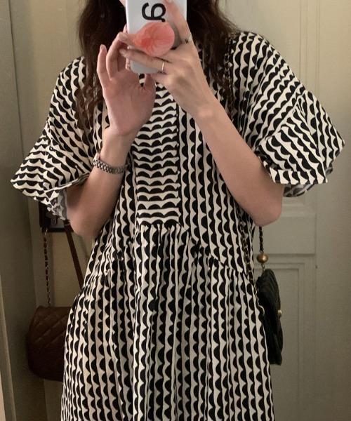 FAVORITO(ファヴォリート)の「チェック柄クルーネックワンピース(ワンピース・レディース・ブラック/ブルー・F)」の21枚目の写真