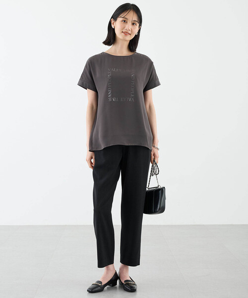 A/C DESIGN BY ALPHA CUBIC(エーシーデザインバイアルファキュービック)の「【接触冷感・UVカット】シアーレイヤードロゴTシャツ(Tシャツ/カットソー・レディース・チャコールグレー/オフホワイト/ブラック・M/L/LL/3L)」の11枚目の写真