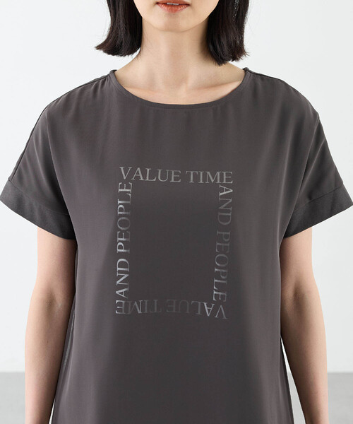 A/C DESIGN BY ALPHA CUBIC(エーシーデザインバイアルファキュービック)の「【接触冷感・UVカット】シアーレイヤードロゴTシャツ(Tシャツ/カットソー・レディース・チャコールグレー/オフホワイト/ブラック・M/L/LL/3L)」の16枚目の写真