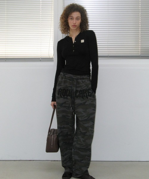 [ROCKCAKE] Camo l Graphics Pants /追跡付 MUSINSA公式 | ROCKCAKE Camo Metal Graphics Pants - Gray