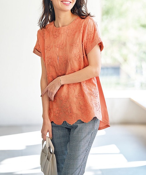 BELLUNA PLUS(ベルーナ)の「新色追加!モチーフレース使いデザインプルオーバー(Tシャツ/カットソー・レディース・ブラック/コーラル/セージグリーン/オフホワイト/ラベンダー/イエロー・MEDIUM/LARGE/X-LARGE)」の1枚目の写真