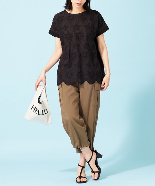 BELLUNA PLUS(ベルーナ)の「新色追加!モチーフレース使いデザインプルオーバー(Tシャツ/カットソー・レディース・ブラック/コーラル/セージグリーン/オフホワイト/ラベンダー/イエロー・MEDIUM/LARGE/X-LARGE)」の7枚目の写真