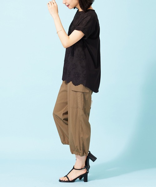 BELLUNA PLUS(ベルーナ)の「新色追加!モチーフレース使いデザインプルオーバー(Tシャツ/カットソー・レディース・ブラック/コーラル/セージグリーン/オフホワイト/ラベンダー/イエロー・MEDIUM/LARGE/X-LARGE)」の9枚目の写真