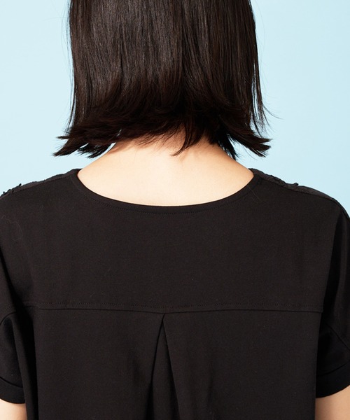 BELLUNA PLUS(ベルーナ)の「新色追加!モチーフレース使いデザインプルオーバー(Tシャツ/カットソー・レディース・ブラック/コーラル/セージグリーン/オフホワイト/ラベンダー/イエロー・MEDIUM/LARGE/X-LARGE)」の11枚目の写真