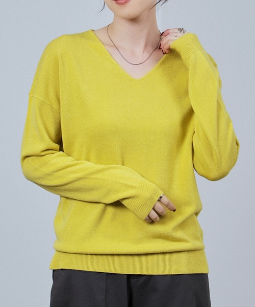 NAVY（ネイビー）の「nAvy カシミヤタッチVネックニット（ニット/セーター・レディース・イエロー/グリーン/オレンジ系/ブルーグリーン/ブラック・L/M）」の4枚目の写真