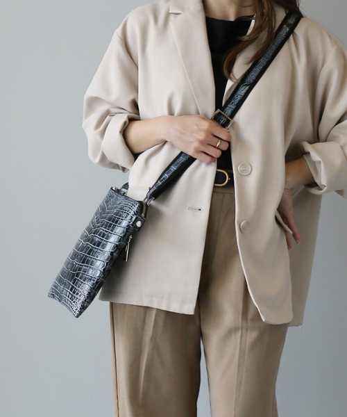 sankyo shokai（サンキョウショウカイ）の「クロコダイル 本革ショルダーバッグ（ショルダーバッグ・レディース・ホワイト×ブラック/ブラック×ホワイト/ブラック×ブルー/ブラック×シルバー/ブラック系/ブルー系/ブラック/オフホワイト・FREE）」の21枚目の写真