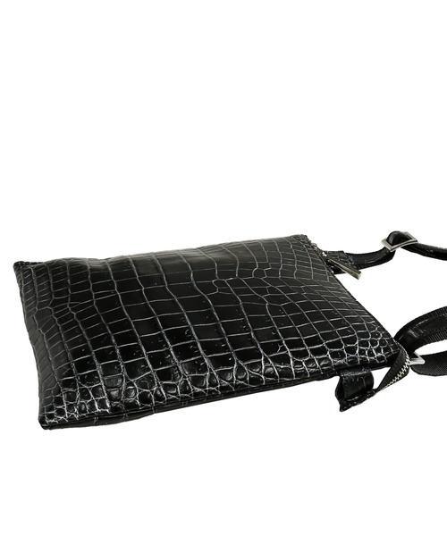 sankyo shokai（サンキョウショウカイ）の「クロコダイル 本革ショルダーバッグ（ショルダーバッグ・レディース・ホワイト×ブラック/ブラック×ホワイト/ブラック×ブルー/ブラック×シルバー/ブラック系/ブルー系/ブラック/オフホワイト・FREE）」の11枚目の写真