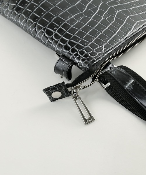 sankyo shokai（サンキョウショウカイ）の「クロコダイル 本革ショルダーバッグ（ショルダーバッグ・レディース・ホワイト×ブラック/ブラック×ホワイト/ブラック×ブルー/ブラック×シルバー/ブラック系/ブルー系/ブラック/オフホワイト・FREE）」の14枚目の写真