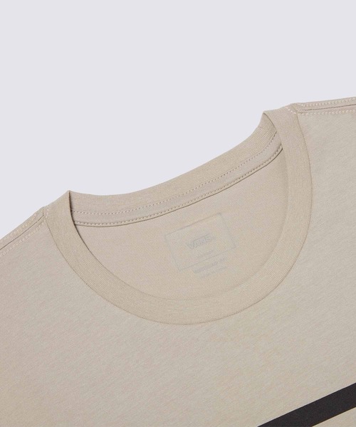 VANS(バンズ)の「ドロップVロゴ Tシャツ(Tシャツ/カットソー・メンズ・ライトブラウン・SMALL/MEDIUM/LARGE/X-SMALL)」の3枚目の写真