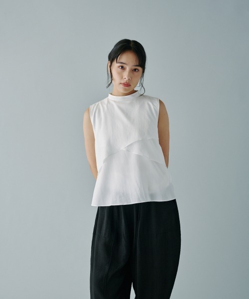 terrace(テラス)の「アシンメトリーティアードフレアノースリーブブラウス(シャツ/ブラウス・レディース・チャコールグレー/オフホワイト/ライム/ブラック・MEDIUM)」の1枚目の写真