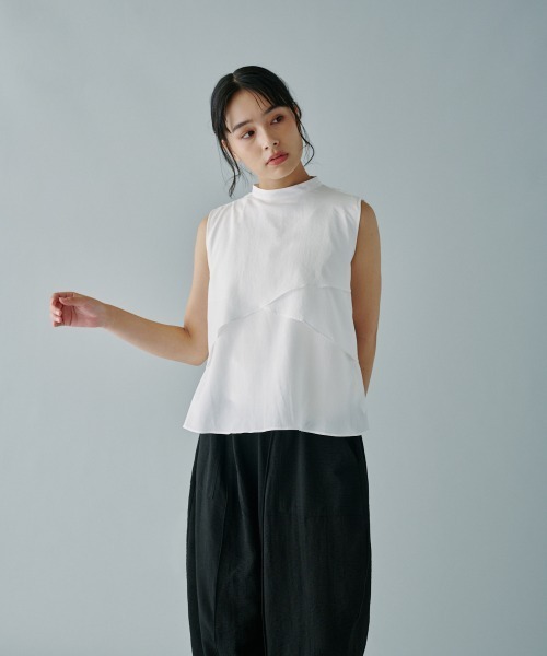 terrace(テラス)の「アシンメトリーティアードフレアノースリーブブラウス(シャツ/ブラウス・レディース・チャコールグレー/オフホワイト/ライム/ブラック・MEDIUM)」の10枚目の写真