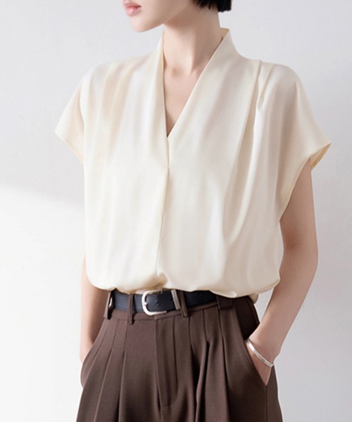 ONEP STAR(ワンピスター)の「Vネックフレンチスリーブブラウス(シャツ/ブラウス・レディース・ホワイト/ベージュ・MEDIUM/LARGE/X-LARGE)」の2枚目の写真