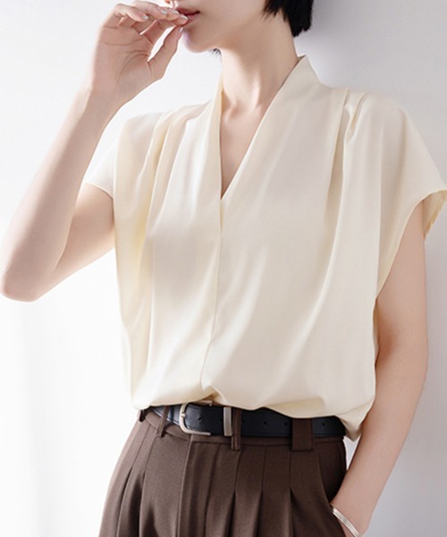 ONEP STAR(ワンピスター)の「Vネックフレンチスリーブブラウス(シャツ/ブラウス・レディース・ホワイト/ベージュ・MEDIUM/LARGE/X-LARGE)」の3枚目の写真