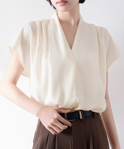 ONEP STAR(ワンピスター)の「Vネックフレンチスリーブブラウス(シャツ/ブラウス・レディース・ホワイト/ベージュ・MEDIUM/LARGE/X-LARGE)」の4枚目の写真