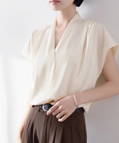 ONEP STAR(ワンピスター)の「Vネックフレンチスリーブブラウス(シャツ/ブラウス・レディース・ホワイト/ベージュ・MEDIUM/LARGE/X-LARGE)」の5枚目の写真