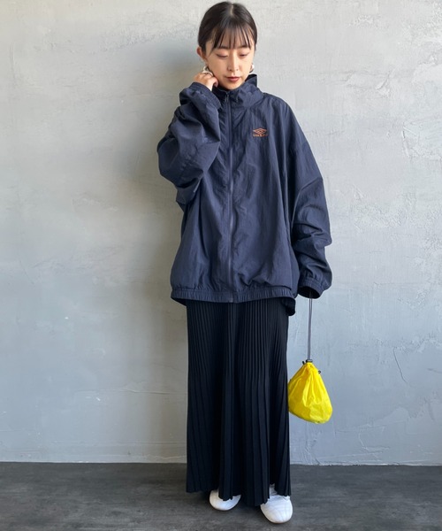 UMBRO（アンブロ）の「[UMBRO/アンブロ] 別注 ナイロントラックブルゾン（ブルゾン・レディース・グレー/ネイビー・XL/L/M/S）」の8枚目の写真