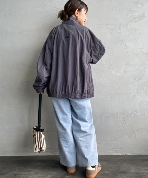 UMBRO（アンブロ）の「[UMBRO/アンブロ] 別注 ナイロントラックブルゾン（ブルゾン・レディース・グレー/ネイビー・XL/L/M/S）」の18枚目の写真