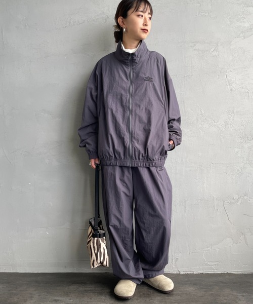 UMBRO（アンブロ）の「[UMBRO/アンブロ] 別注 ナイロントラックブルゾン（ブルゾン・レディース・グレー/ネイビー・XL/L/M/S）」の4枚目の写真