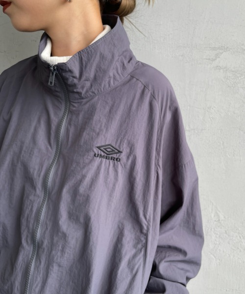 UMBRO（アンブロ）の「[UMBRO/アンブロ] 別注 ナイロントラックブルゾン（ブルゾン・レディース・グレー/ネイビー・XL/L/M/S）」の21枚目の写真