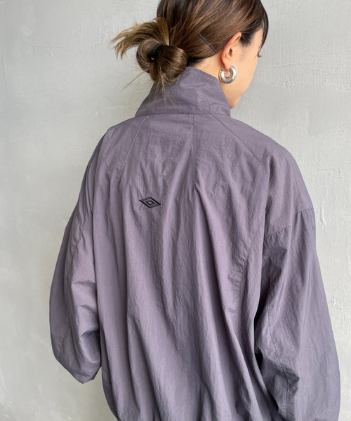 UMBRO（アンブロ）の「[UMBRO/アンブロ] 別注 ナイロントラックブルゾン（ブルゾン・レディース・グレー/ネイビー・XL/L/M/S）」の22枚目の写真