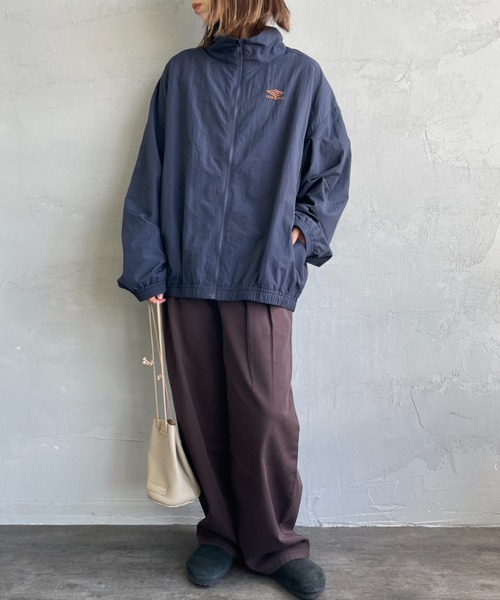 UMBRO（アンブロ）の「[UMBRO/アンブロ] 別注 ナイロントラックブルゾン（ブルゾン・レディース・グレー/ネイビー・XL/L/M/S）」の10枚目の写真