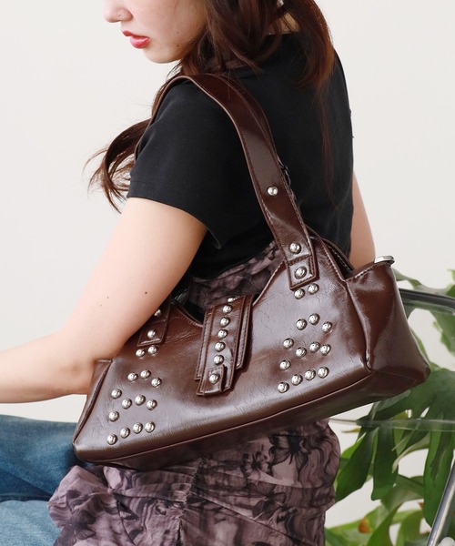 Chick（チック）の「Stud Design Square Bag/スタッズデザインスクエアバッグ（ショルダーバッグ・レディース・ブラック/ホワイト/レッド/ブラウン・FREE）」の14枚目の写真