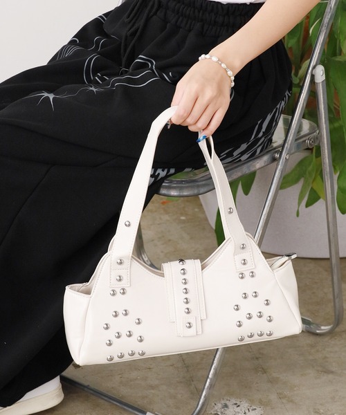 Chick（チック）の「Stud Design Square Bag/スタッズデザインスクエアバッグ（ショルダーバッグ・レディース・ブラック/ホワイト/レッド/ブラウン・FREE）」の8枚目の写真
