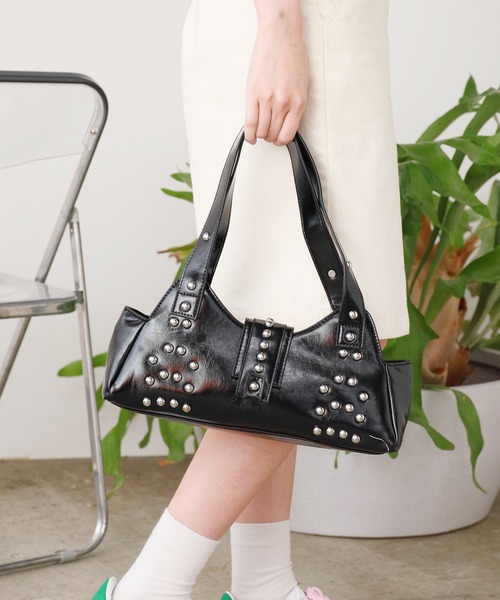 Chick（チック）の「Stud Design Square Bag/スタッズデザインスクエアバッグ（ショルダーバッグ・レディース・ブラック/ホワイト/レッド/ブラウン・FREE）」の12枚目の写真