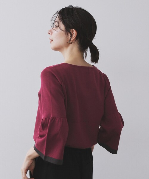 OPAQUE.CLIP(オペークドットクリップ)の「配色フレアスリーブニット【UVケア/洗濯機OK】(ニット/セーター・レディース・ブラック系4/ライトグレー系4/グレー系その他5/ワイン系1・36/38/40/42)」の6枚目の写真