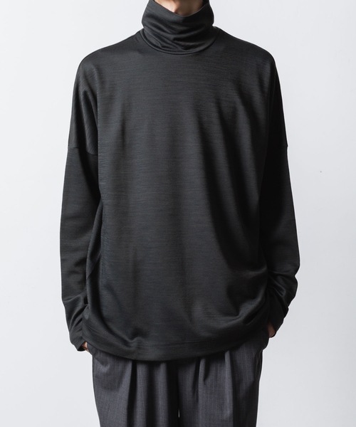 ATTACHMENT（アタッチメント）の「【 直営店・ZOZOTOWN限定 】WO/NYスムース ハイネックカットソー L/S/ WO/NY SMOOTH OVERSIZED HIGHNECK L/S TEE（Tシャツ/カットソー・メンズ・ブラック/ダークネイビー/ダークグレー・1/2/3）」の5枚目の写真
