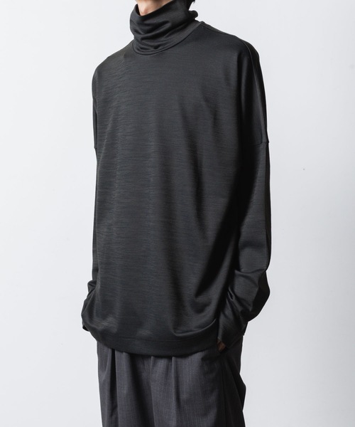 ATTACHMENT（アタッチメント）の「【 直営店・ZOZOTOWN限定 】WO/NYスムース ハイネックカットソー L/S/ WO/NY SMOOTH OVERSIZED HIGHNECK L/S TEE（Tシャツ/カットソー・メンズ・ブラック/ダークネイビー/ダークグレー・1/2/3）」の6枚目の写真