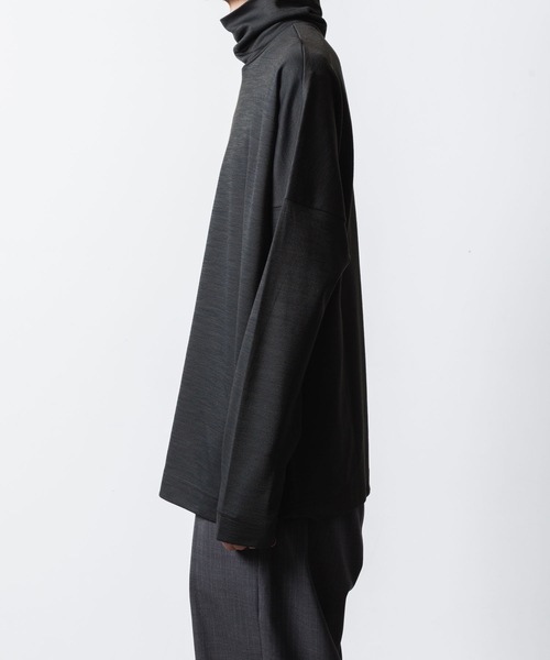 ATTACHMENT（アタッチメント）の「【 直営店・ZOZOTOWN限定 】WO/NYスムース ハイネックカットソー L/S/ WO/NY SMOOTH OVERSIZED HIGHNECK L/S TEE（Tシャツ/カットソー・メンズ・ブラック/ダークネイビー/ダークグレー・1/2/3）」の7枚目の写真